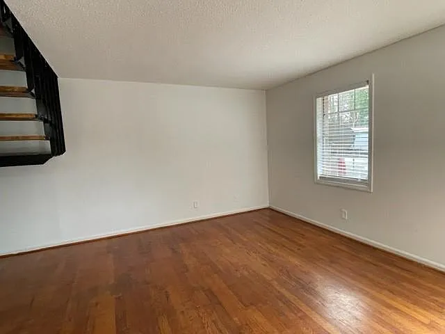 3882 Parklane Dr — Photo 2