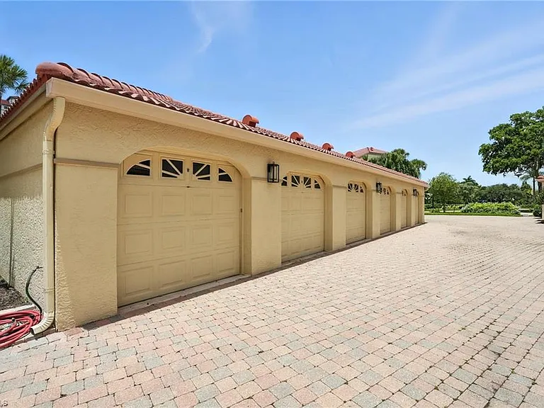 7032 Pelican Bay Blvd #E-304 — Photo 31