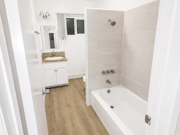 1801 N Gramercy Pl #14A — Photo 7