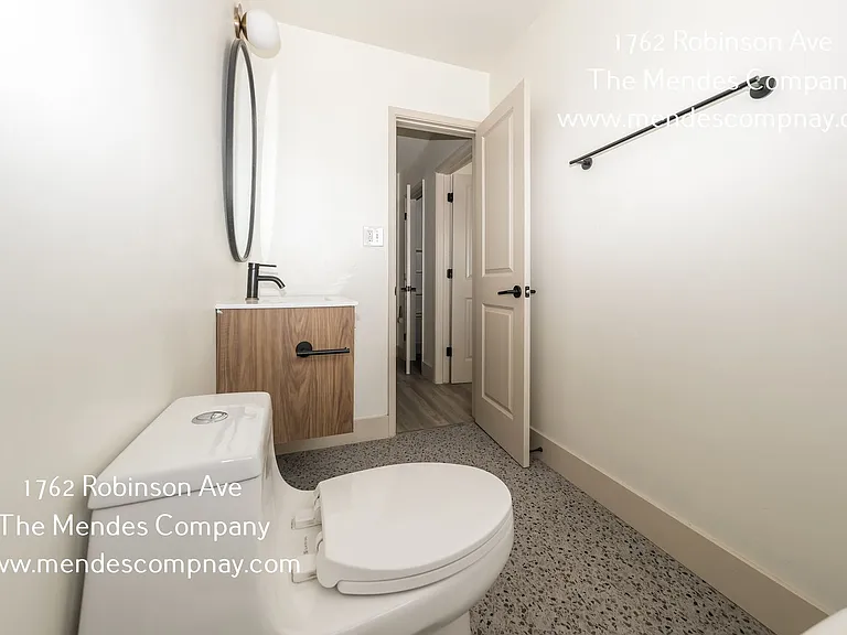 1762 Robinson Ave — Photo 8