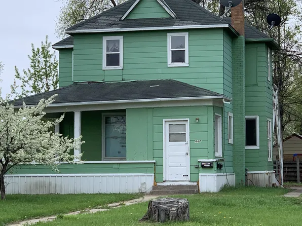 440 W 6th St, Grafton, ND 58237