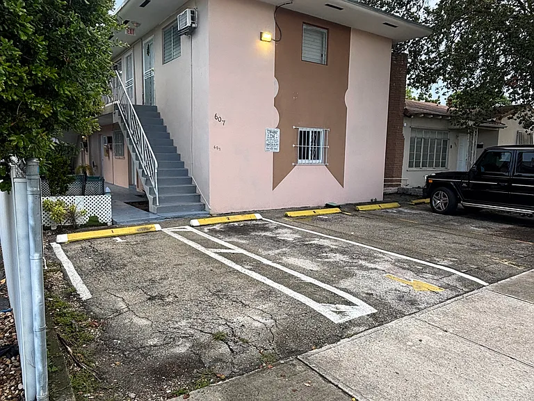 611 NW 34th Ave #1 — Photo 8
