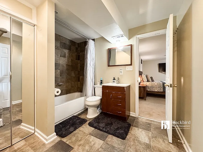 1 bed, 1.0 bath, 3052 sqft, $1,800 — Photo 4