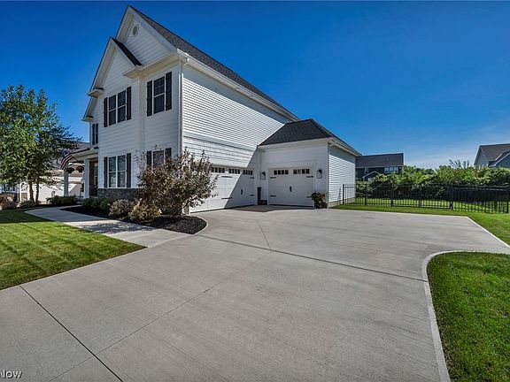 3rd image of 36633 Capri Ln
