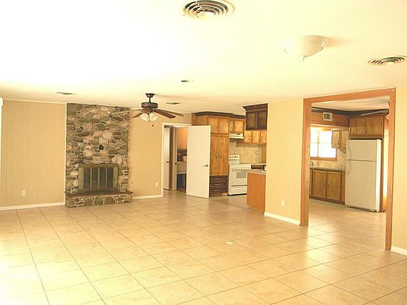 Here you can see how the entertaining area flows.