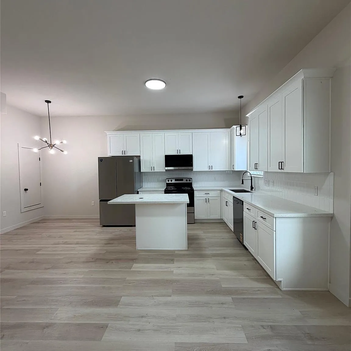 3 bed, 2.0 bath, $1,700 — Photo 2