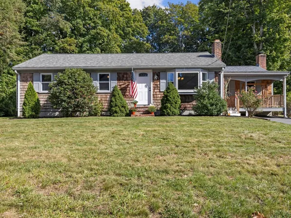 40 Lane St, Middleboro, MA 02346