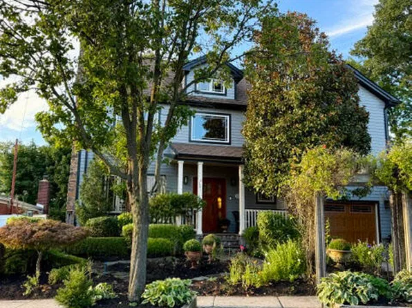121 Windermere Rd, Staten Island, NY 10305