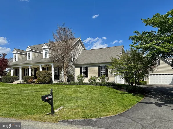 13214 Greenstaff Ln, Lovettsville, VA 20180