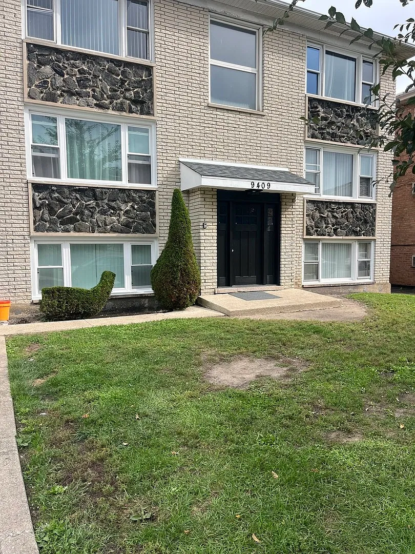9409 S 79th Ct — Photo 1