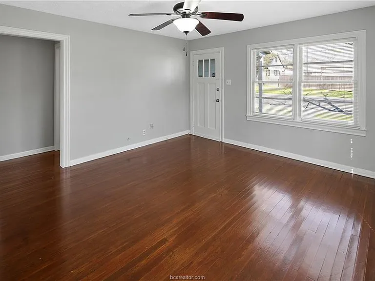 1504 Baker Ave — Photo 4