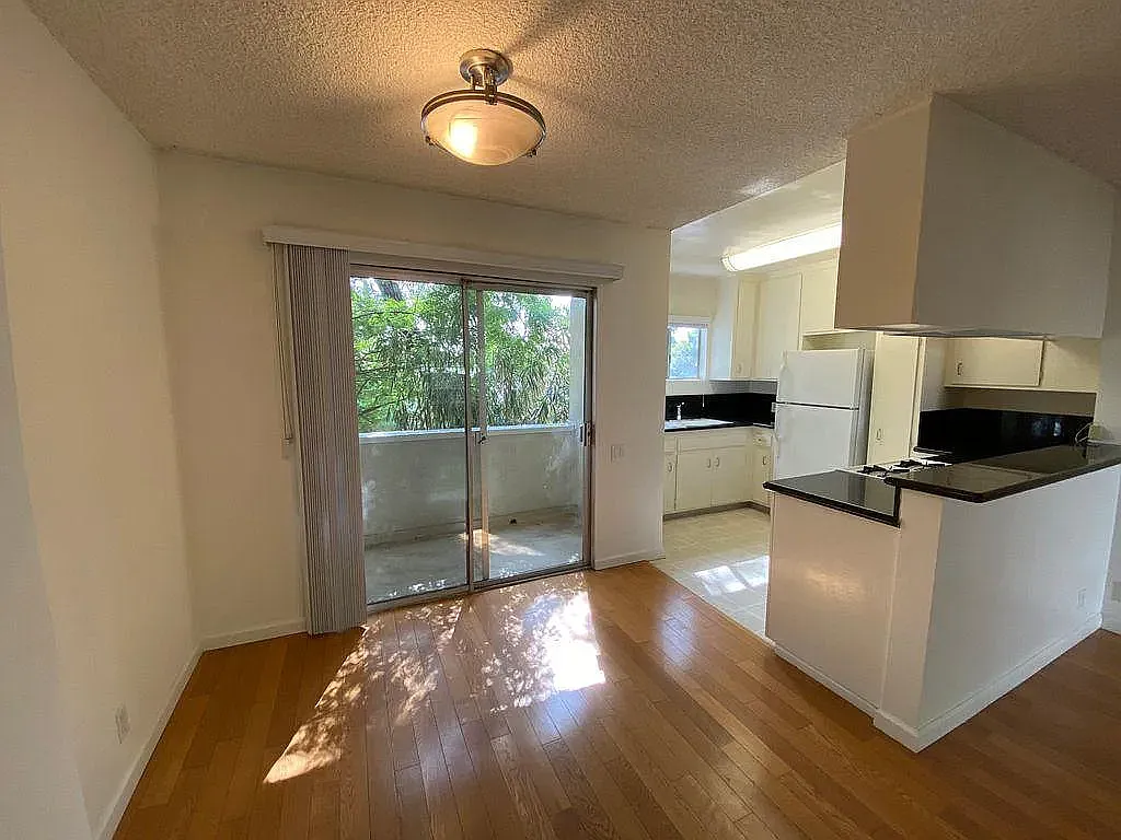 2 bed, 1100 sqft, $2,795 — Photo 4