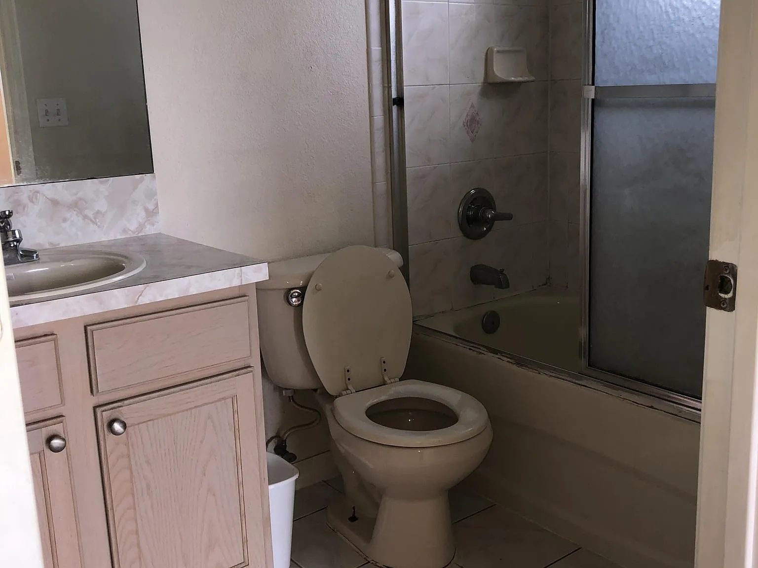 4 bed, 1370 sqft, $2,000 — Photo 4