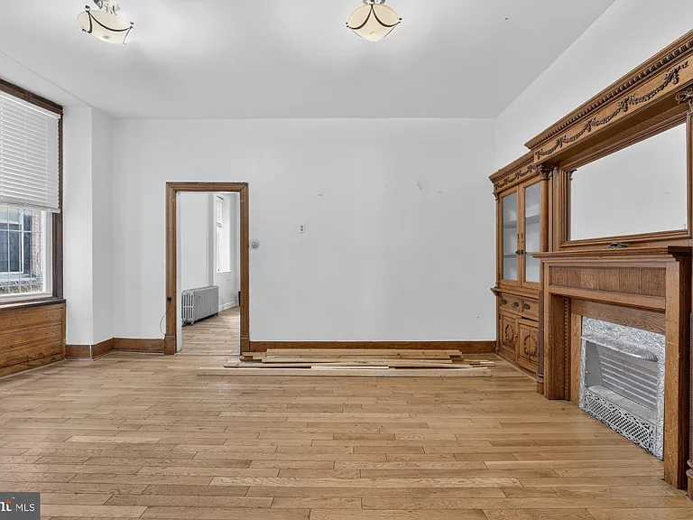 4011 Pine St — Photo 2