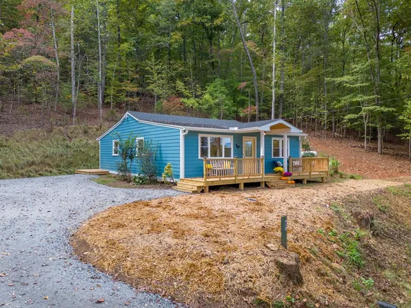 97 Silver Spruce Ln, Franklin, NC 28734