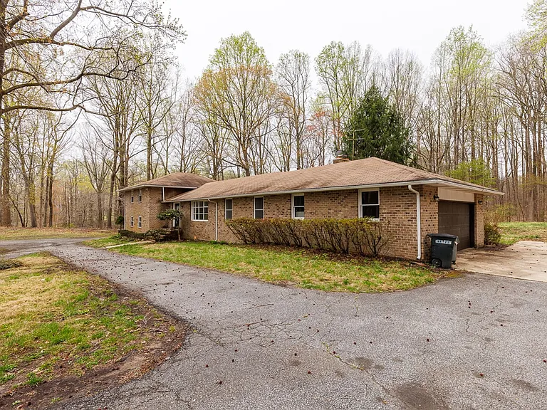 9409 Croom Acres Dr — Photo 12