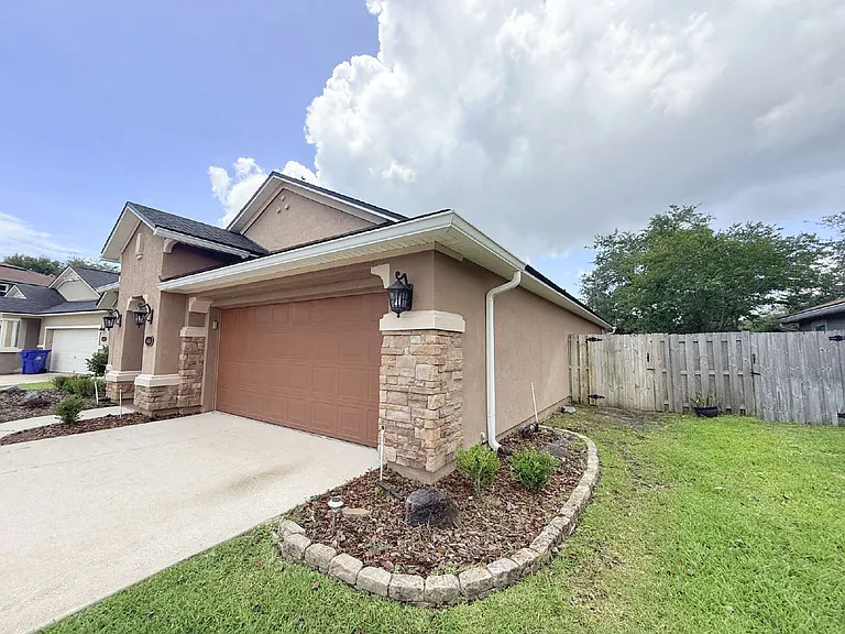 436 Bostwick Cir — Photo 2