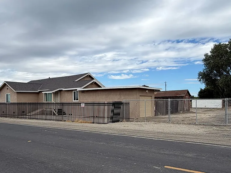4410 S Holt Rd — Photo 2