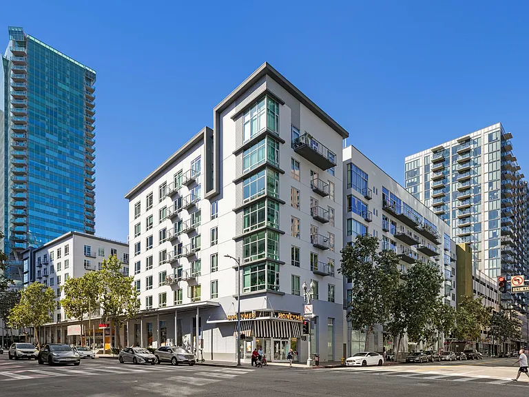 645 W 9th St #303 — Photo 36