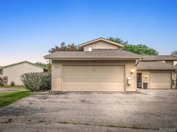 7114 Pebble Park Dr #1, West Bloomfield, MI 48322
