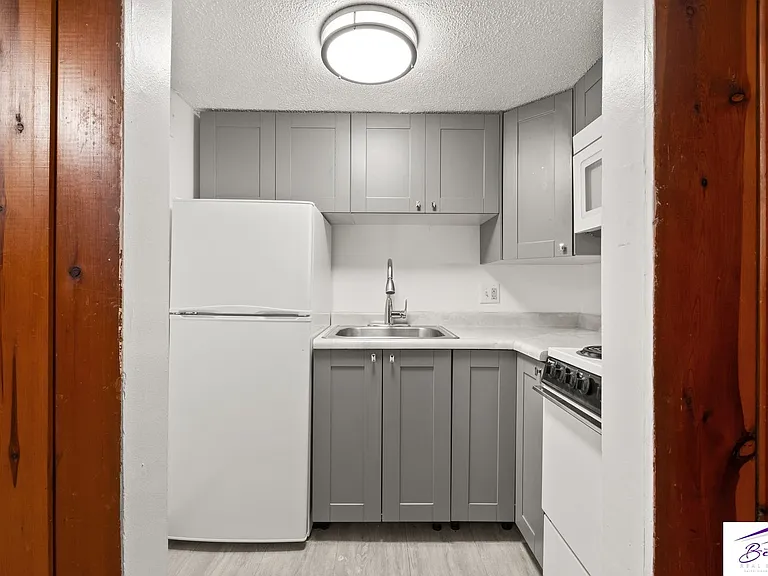 3825 Cuming St — Photo 5