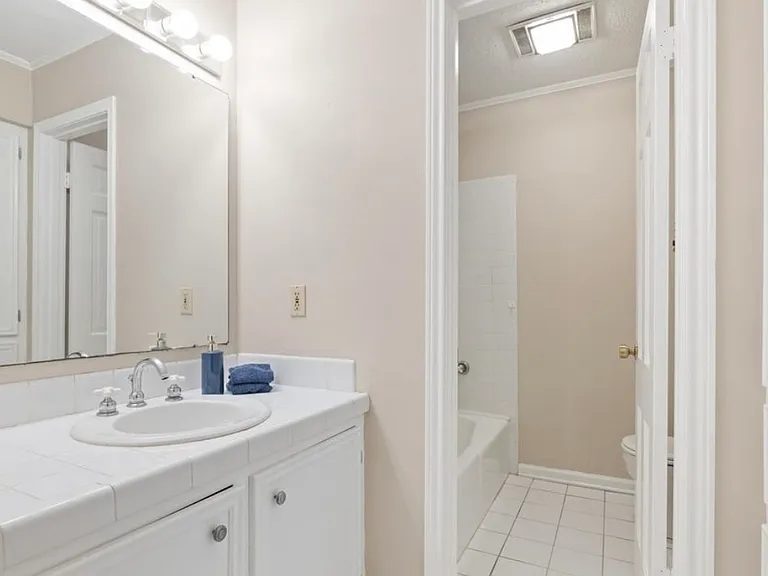 321 Orgeron Dr — Photo 5