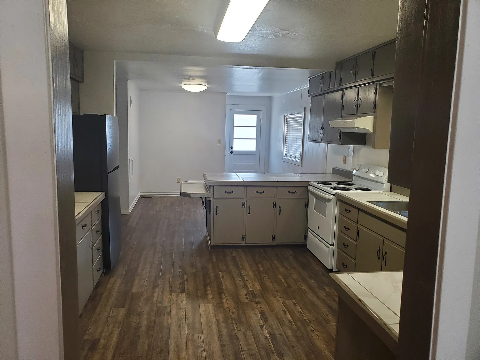 3 bed, 1300 sqft, $1,800 — Photo 4