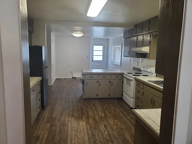 358 E Lincoln Rd — Photo 4