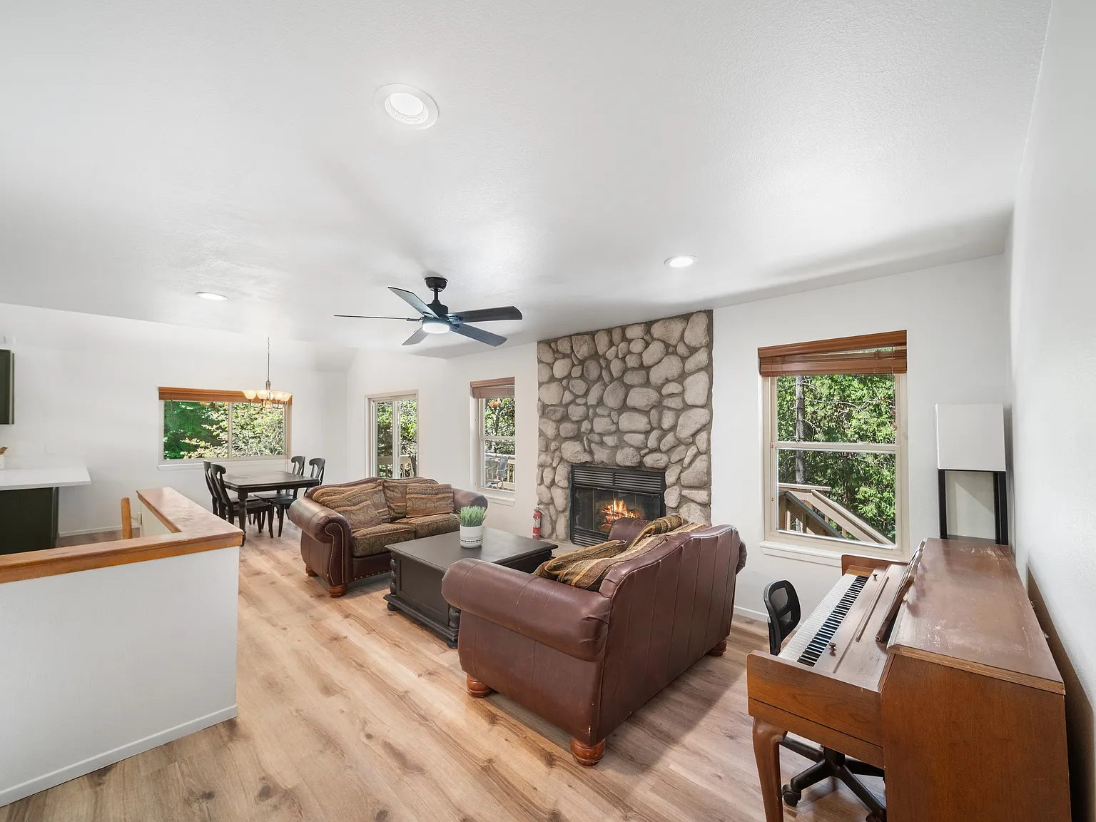 3 bed, 1954 sqft, $3,750 — Photo 1