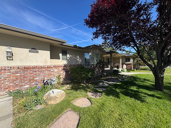 3rd image of 255 Circle Dr