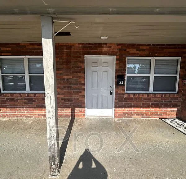 704 W Oak St #2-B — Photo 1
