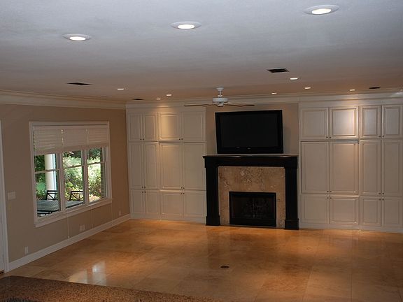 Fireplace / Living Room