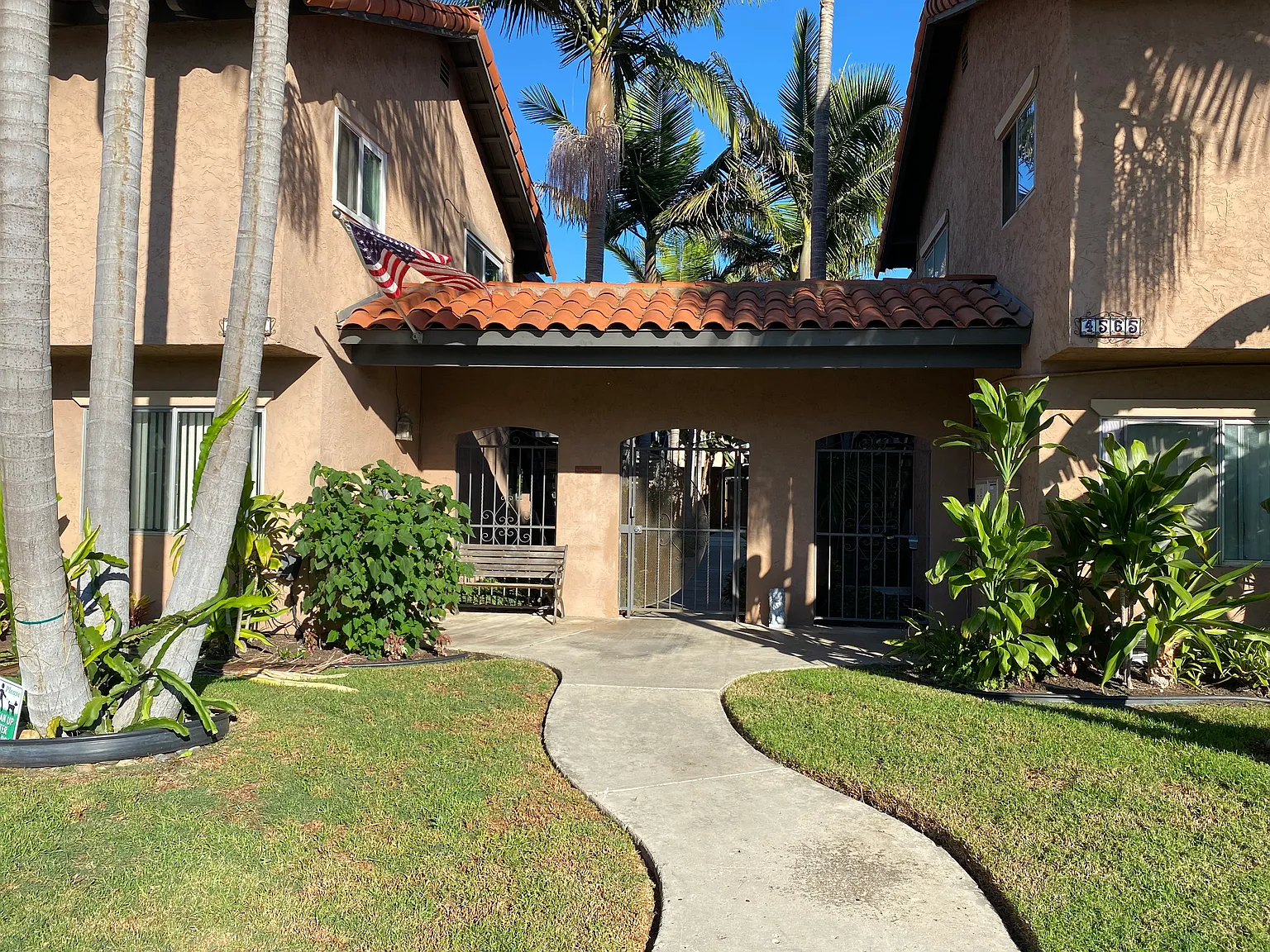 2 bed, 886 sqft, $3,150 — Photo 1