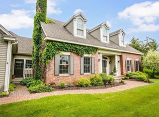 1 Brainard Way, North Oaks, MN 55127