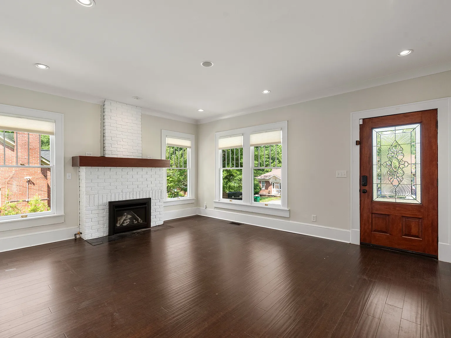 421 Heathcliff St — Photo 3