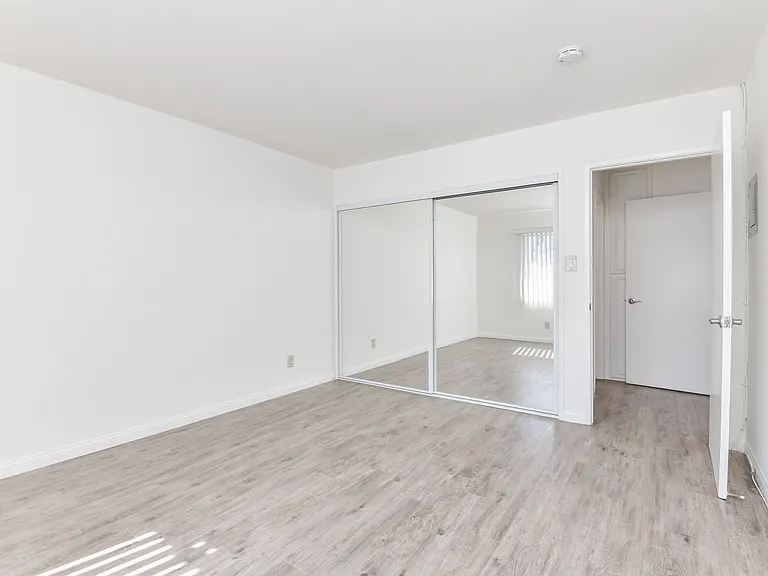 1799 N Hollywood Way — Photo 41