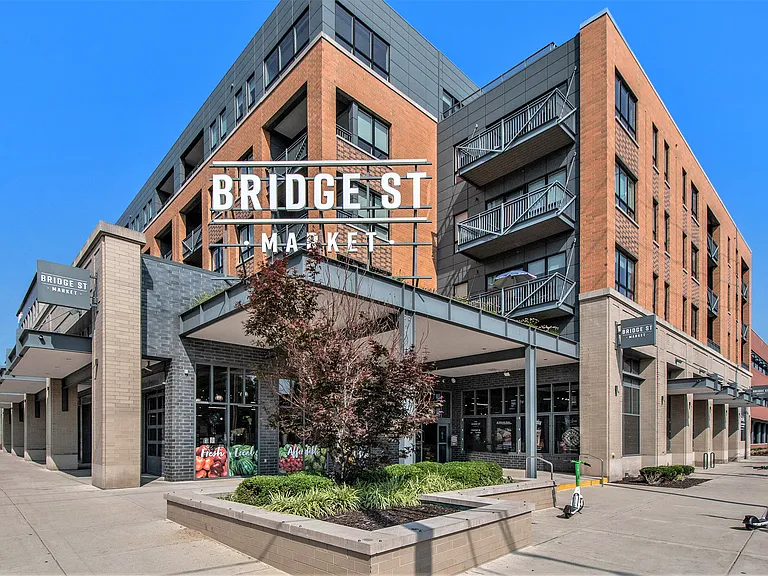 335 Bridge St NW #15 — Photo 39