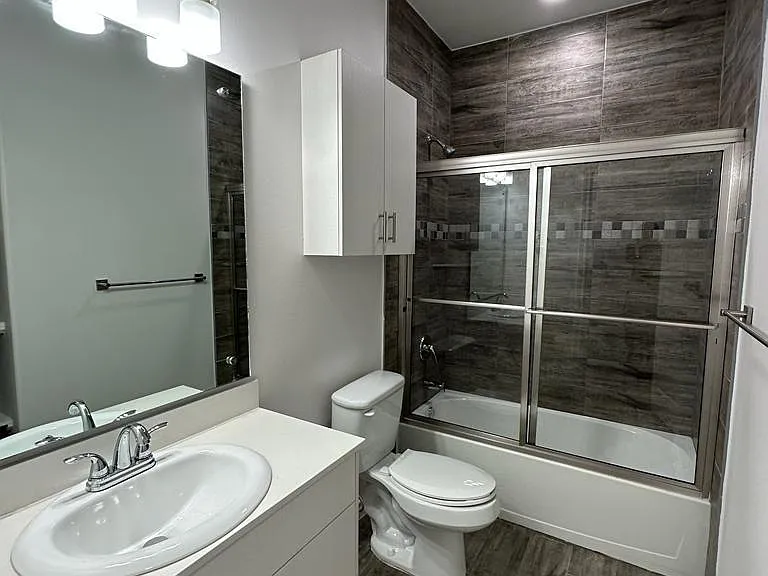 302 Sylvia Handy Dr — Photo 3