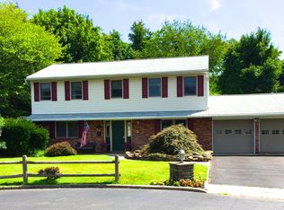 13 Whitney Rd, Bayville, NY 11709