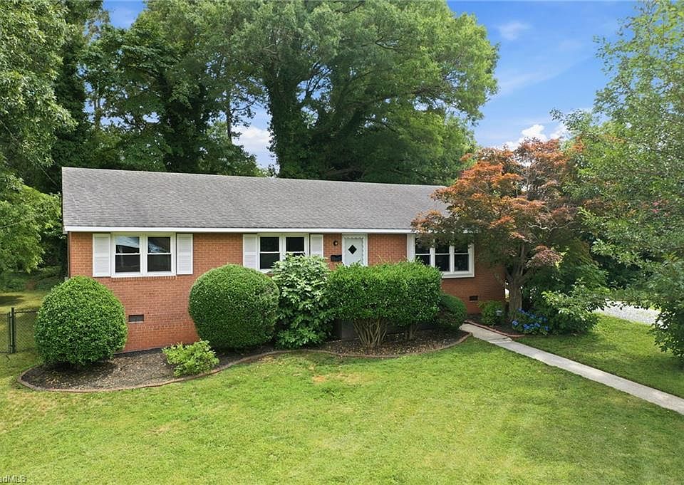 1st image of 305 Meadowbrook Dr
