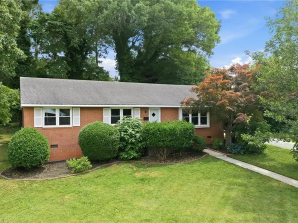 305 Meadowbrook Dr, Burlington, NC 27215