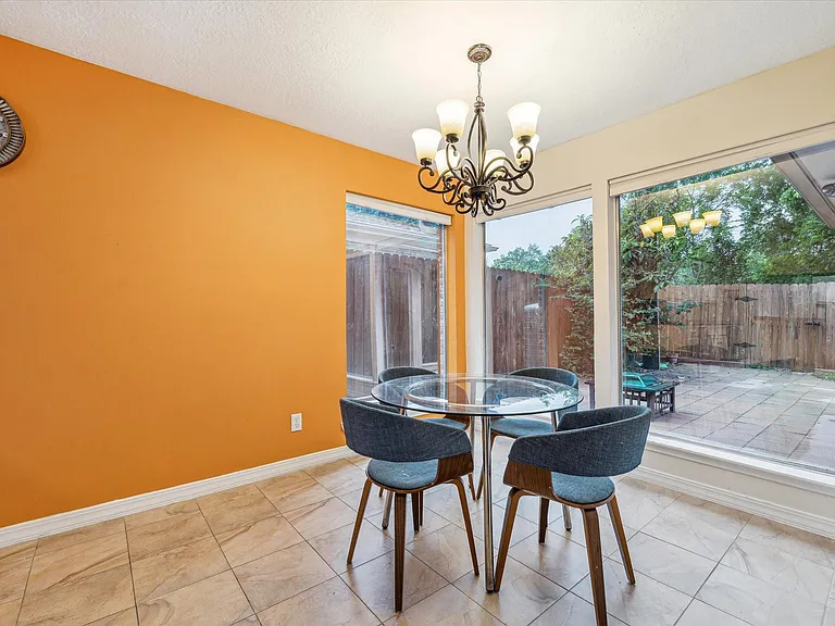 910 Coachlight Dr — Photo 12