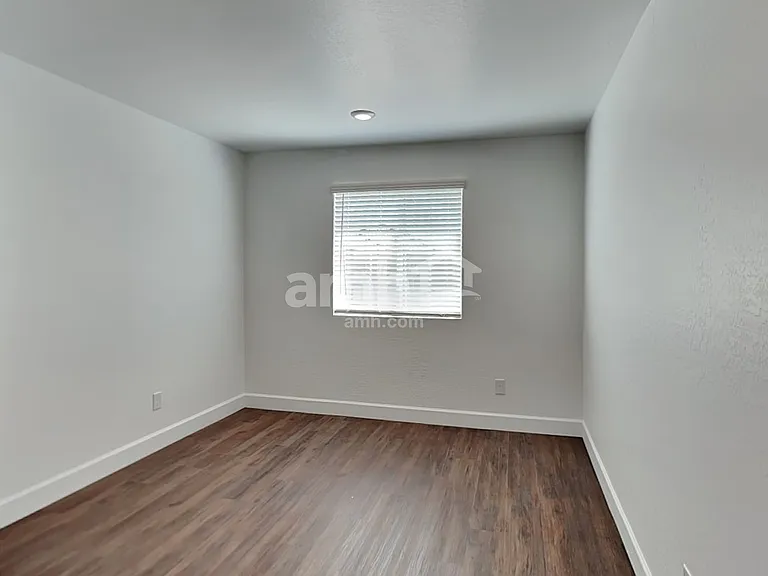 17154 W Golden Ln — Photo 17