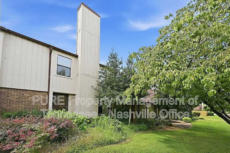 2 bed, 1.5 bath, 1324 sqft, $1,725 — Photo 2