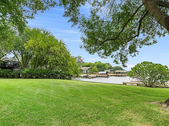 4th image of 47 Lakeview Vlg
