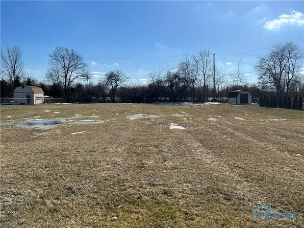 60 Pleasant Dr, Fremont, OH 43420