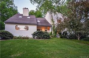 1st image of 19 Heritage Dr