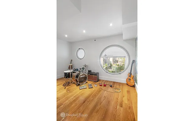 Rented by Douglas Elliman | media 25