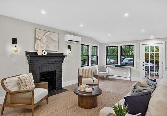 4th image of 21 Brewster Street Unit 1