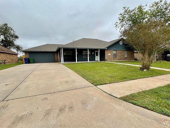 2nd image of 809 Manor Dr